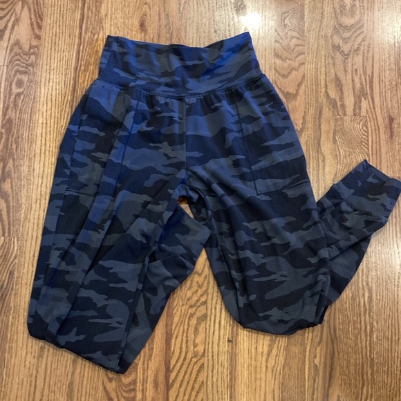Athleta | Salutation Jogger Camo XS - see description - Picture 5 of 6